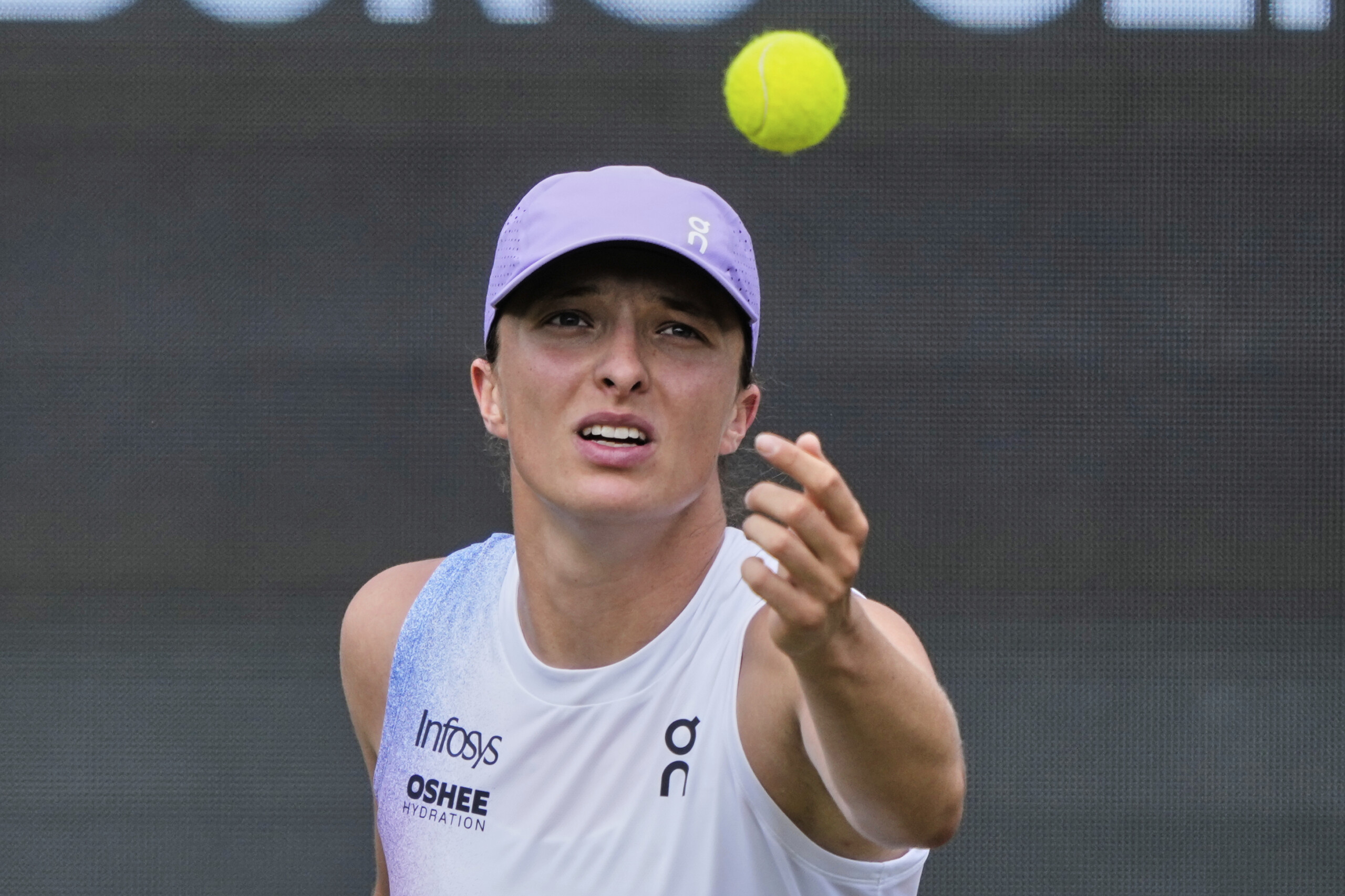 WTA Bad Homburg, Swiatek defeats Paolini in two sets in the semi-finals