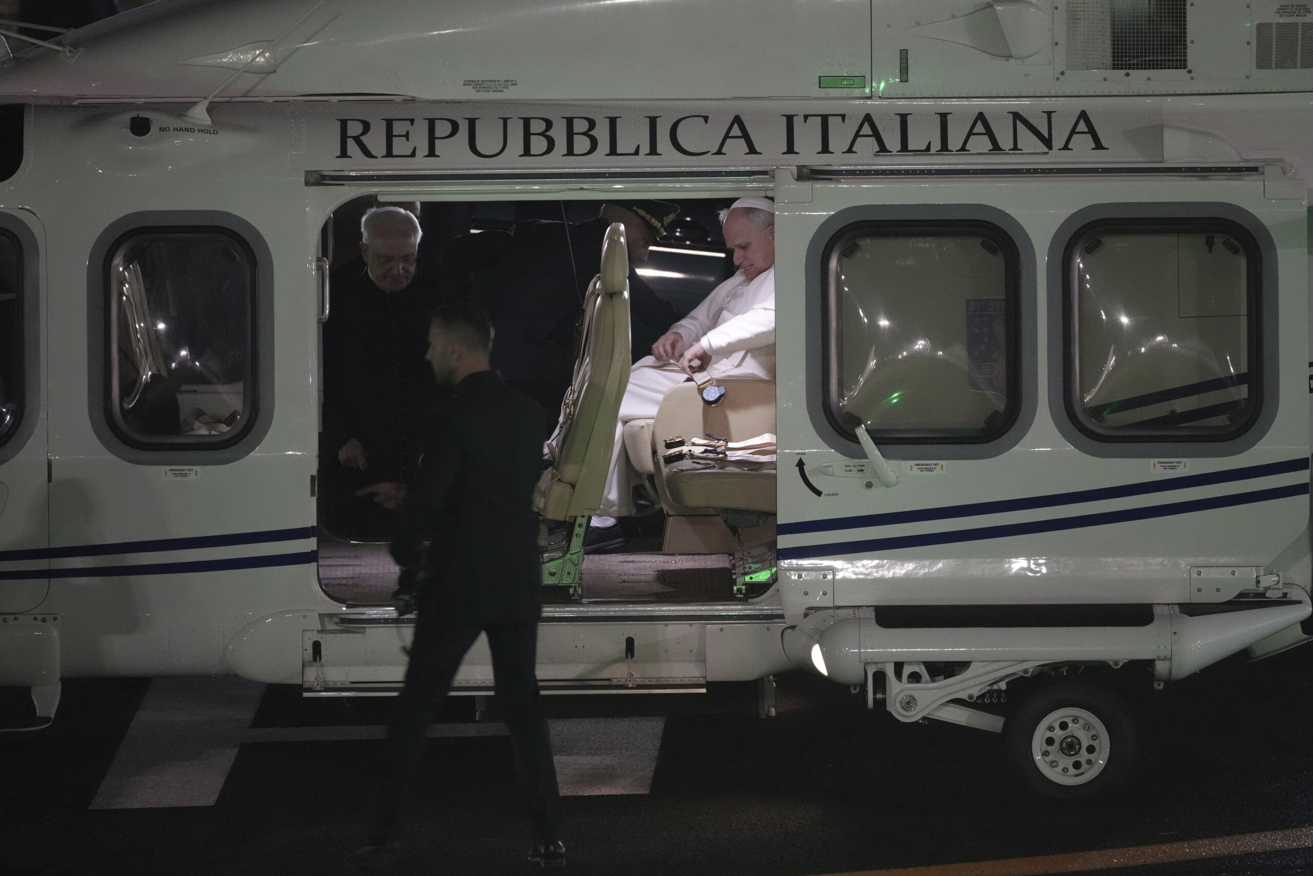 Youth Jubilee, Pope lands at Tor Vergata for Mass