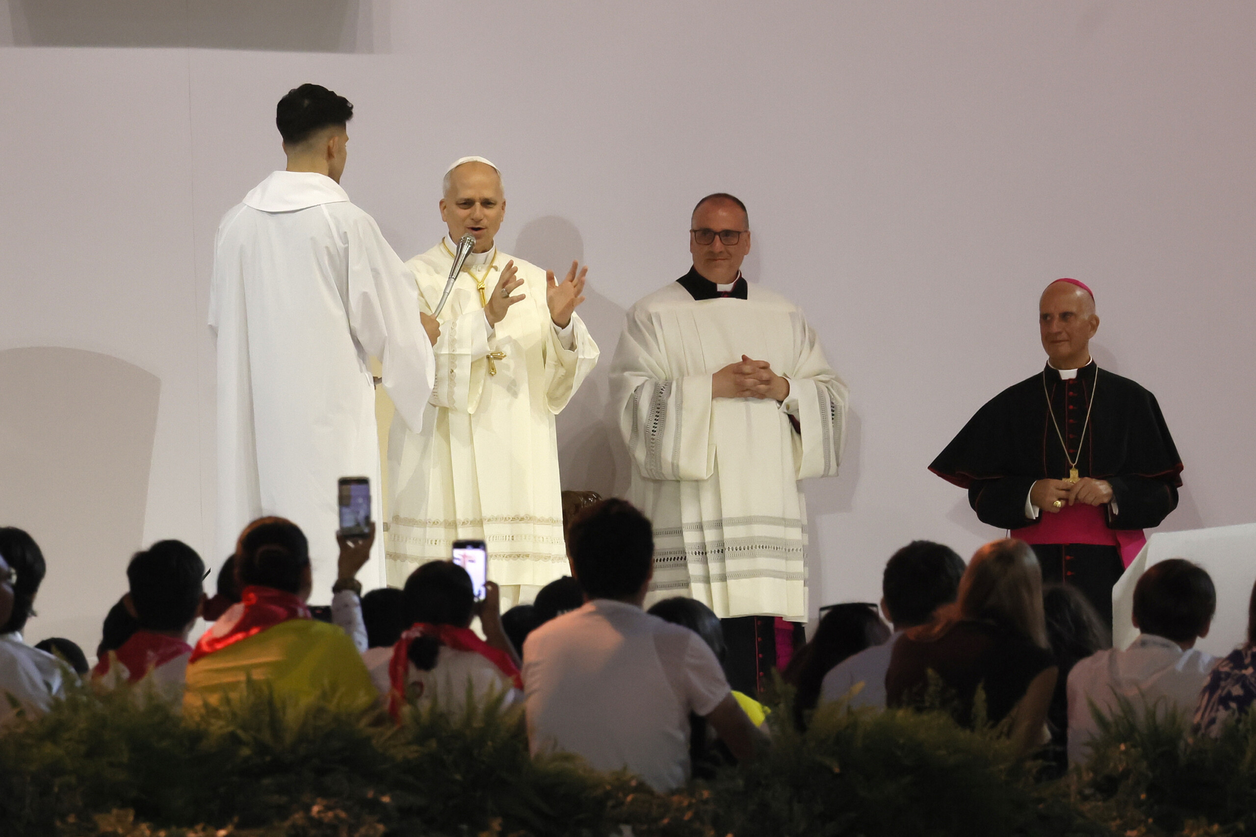 Youth Jubilee: Pope's Mass begins in Tor Vergata Youth Jubilee: Pope's Mass begins in Tor Vergata