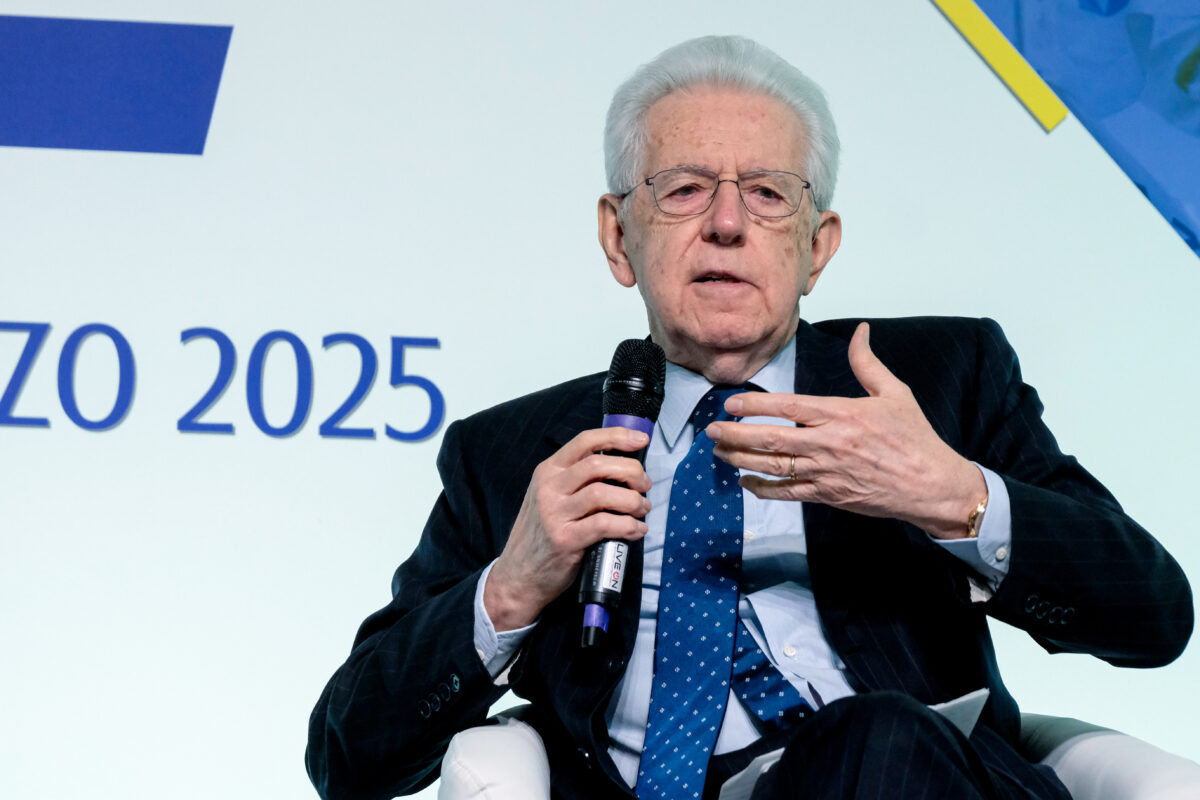 France, Monti: ‘Paris in difficulty, seek cooperation rather than petty squabbles’