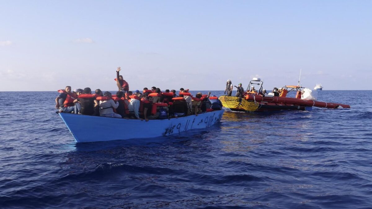 Migrants, Open Arms: 51 rescued from Libya on a rubber dinghy