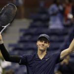 US Open, Sinner wins the derby against Musetti: the world No. 1 flies to the semifinals