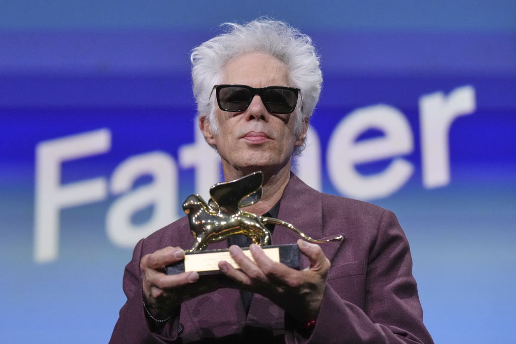 Venice 82: Jarmusch’s “Father, Mother, Sister, Brother” wins Golden Lion for best film
