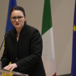 Ukraine, Prime Minister: “Government building hit for the first time, the world must respond”