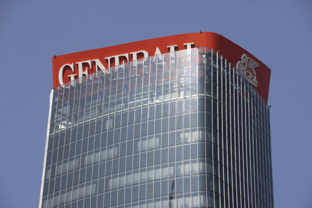 Milan: collapse of Generali Tower sign, 10 under investigation