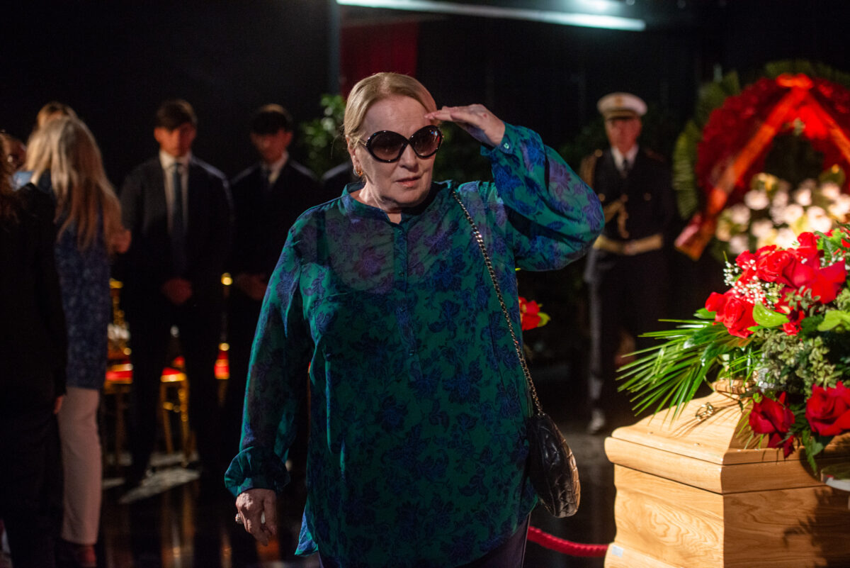 Pippo Baudo, Dina Minna’s lawyer, warns Katia Ricciarelli: ‘Stop denigrating her or we will take action.’