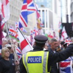 United Kingdom: police attacked by protesters in London