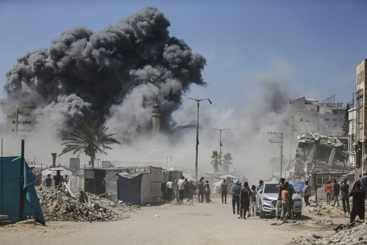 Middle East: IDF attack razes building in Gaza City
