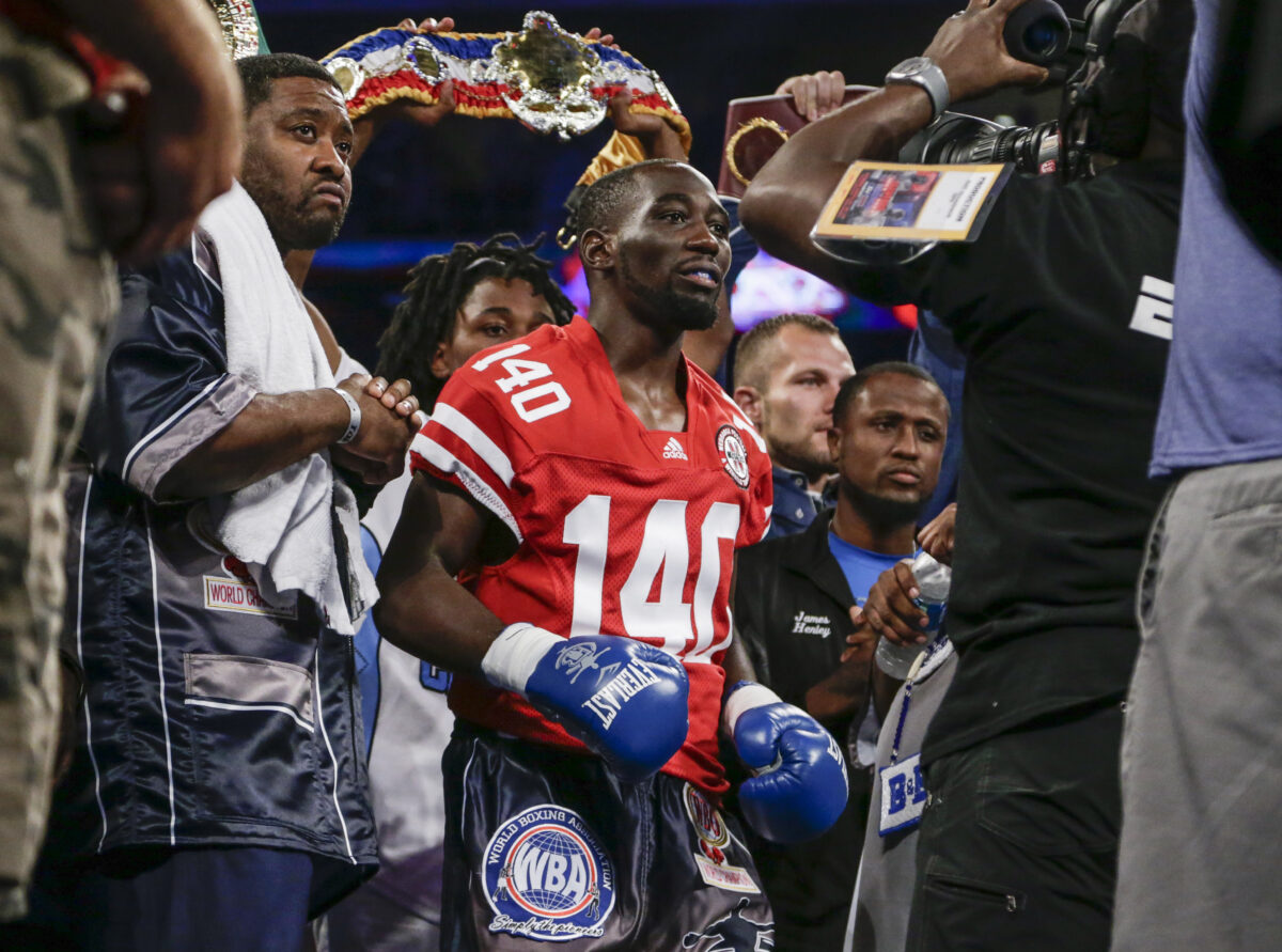 Boxing: Crawford beats Canelo Alvarez on points and wins super middleweight title