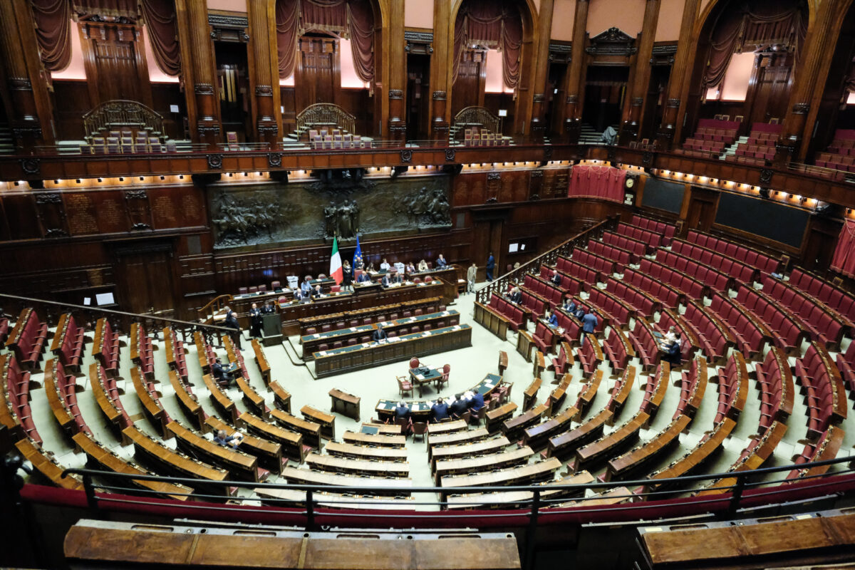 Career separation: Chamber of Deputies approves marathon session, vote on Thursday