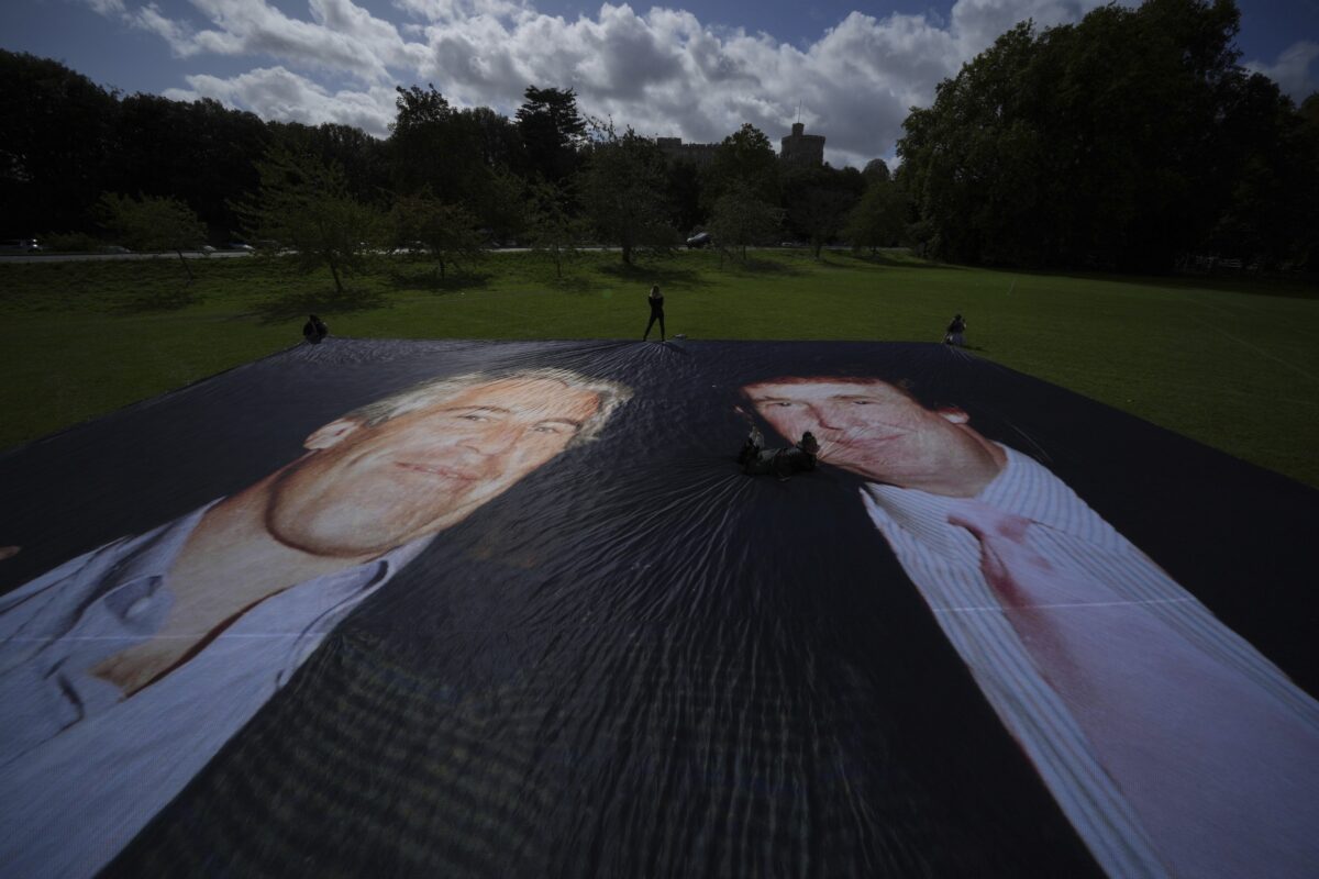 UK: Images of Trump and Epstein projected onto Windsor Castle, 4 arrests
