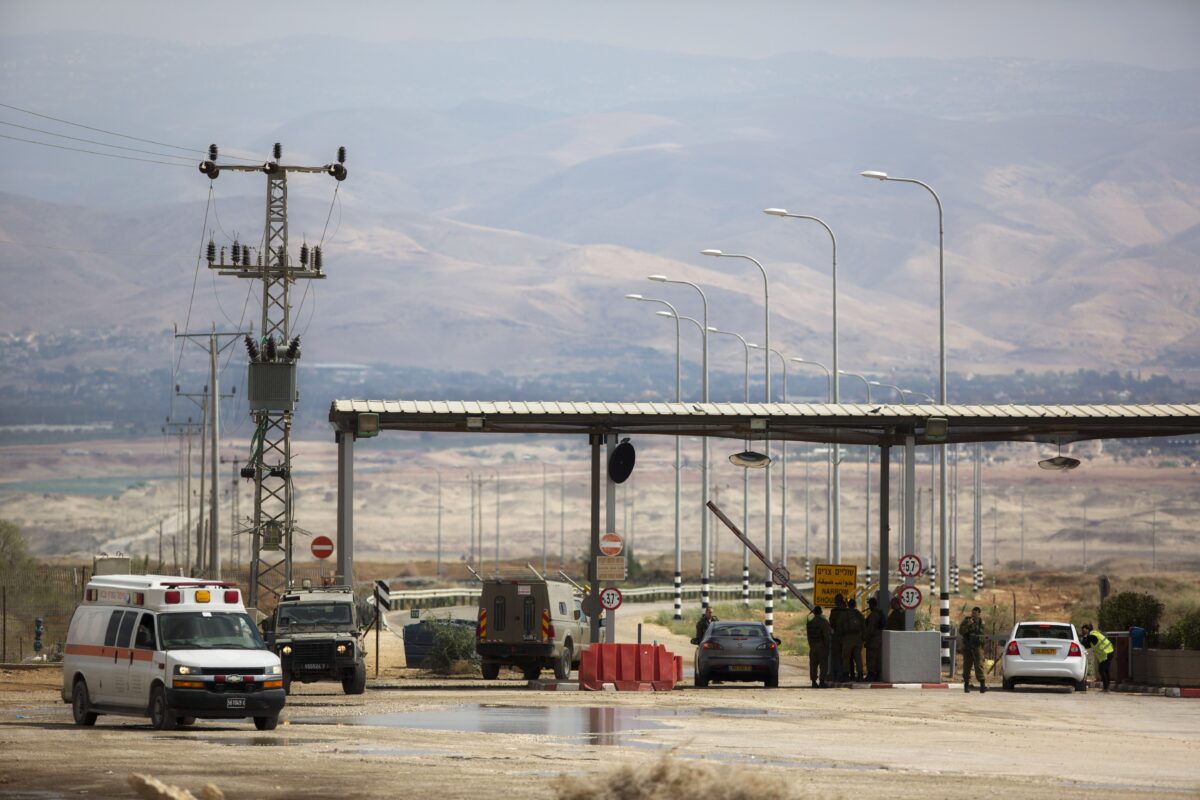 Attack at the Allenby crossing between Jordan and the West Bank: one dead and one injured