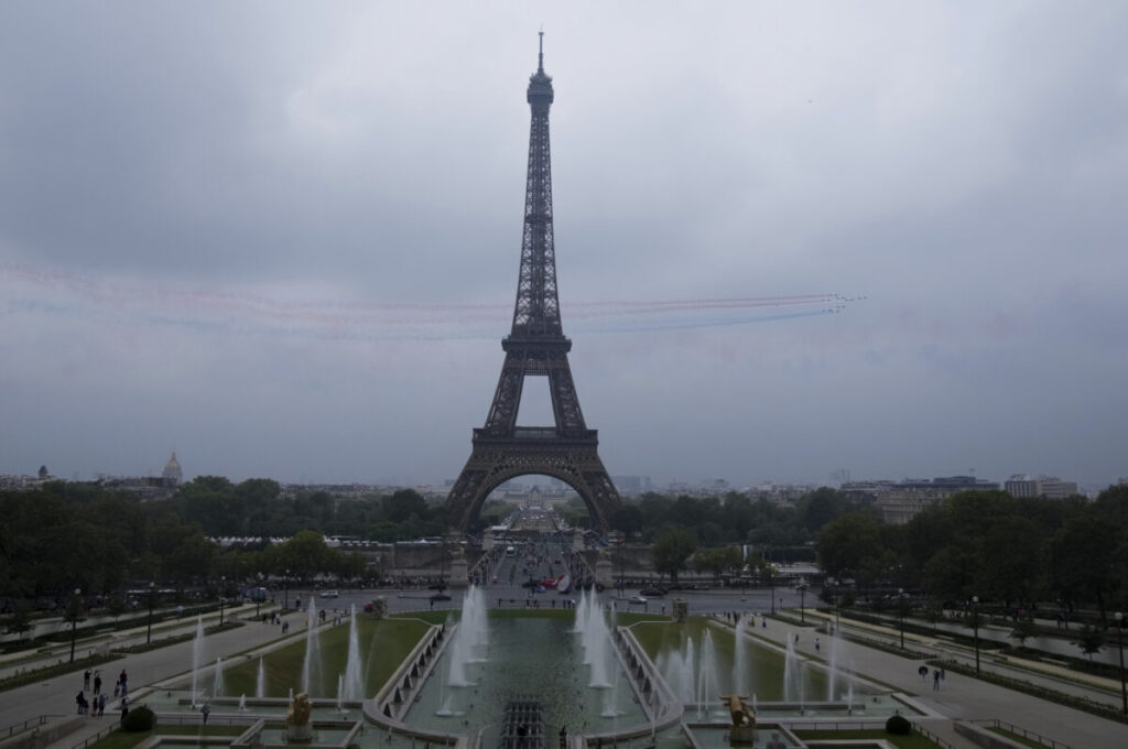 France, Louvre and Eiffel Tower closed due to general strike