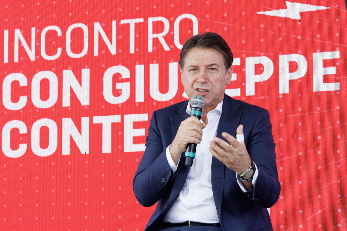 Fitch, Conte: ‘Meloni rejoices, but 6 million workers are left with €1,000 less per month’