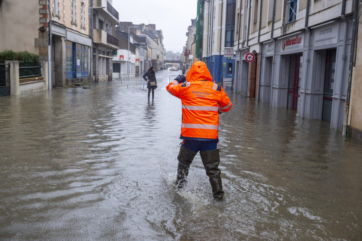 Bad weather: woman dies in violent storm in western France Bad weather: woman dies in violent storm in western France