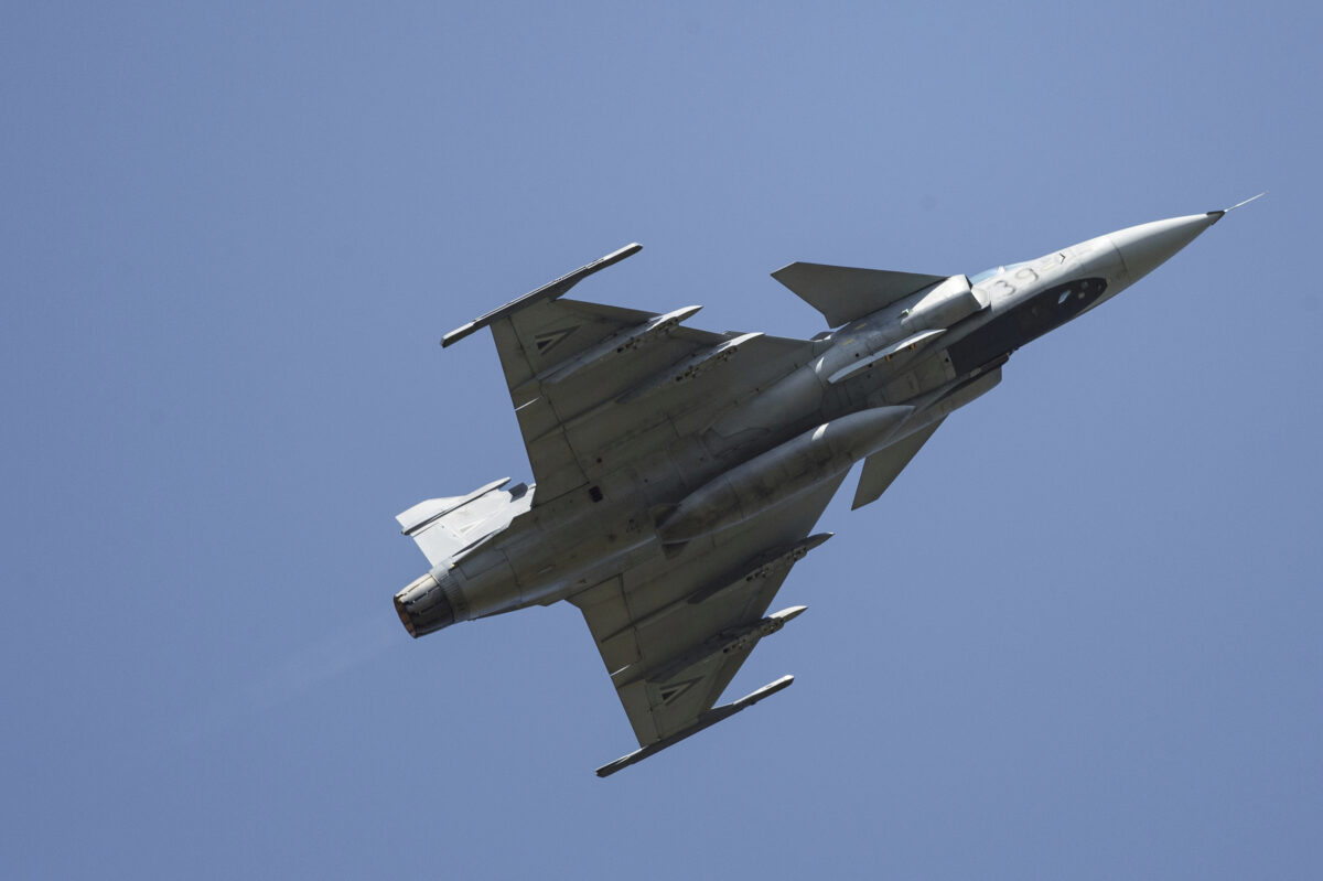 NATO, Hungarian fighter jets take off to intercept Russian jets over the Baltic
