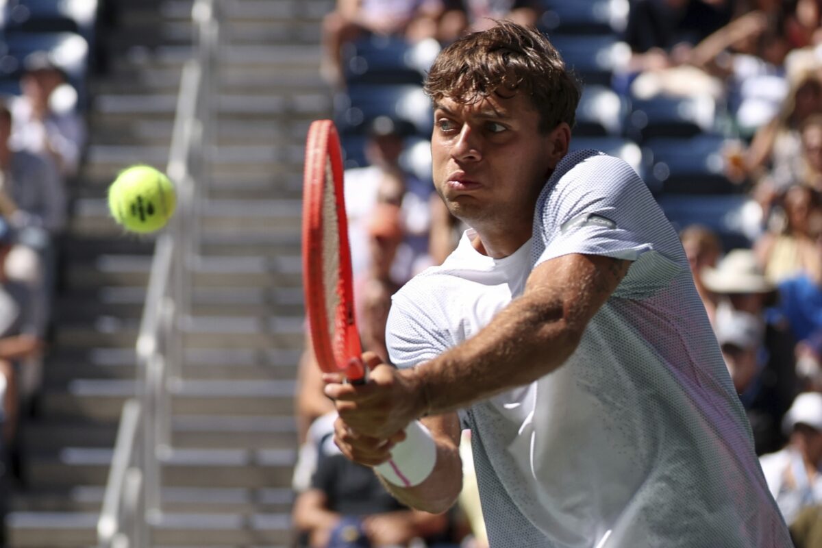 Tennis, ATP Beijing: Cobolli defeats Rublev and advances to the 2nd round