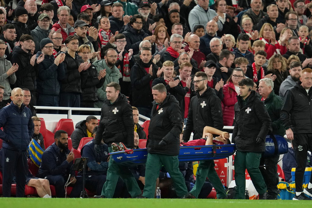Liverpool, Slot: ‘Leoni will be out for about a year, but he’s still young.’