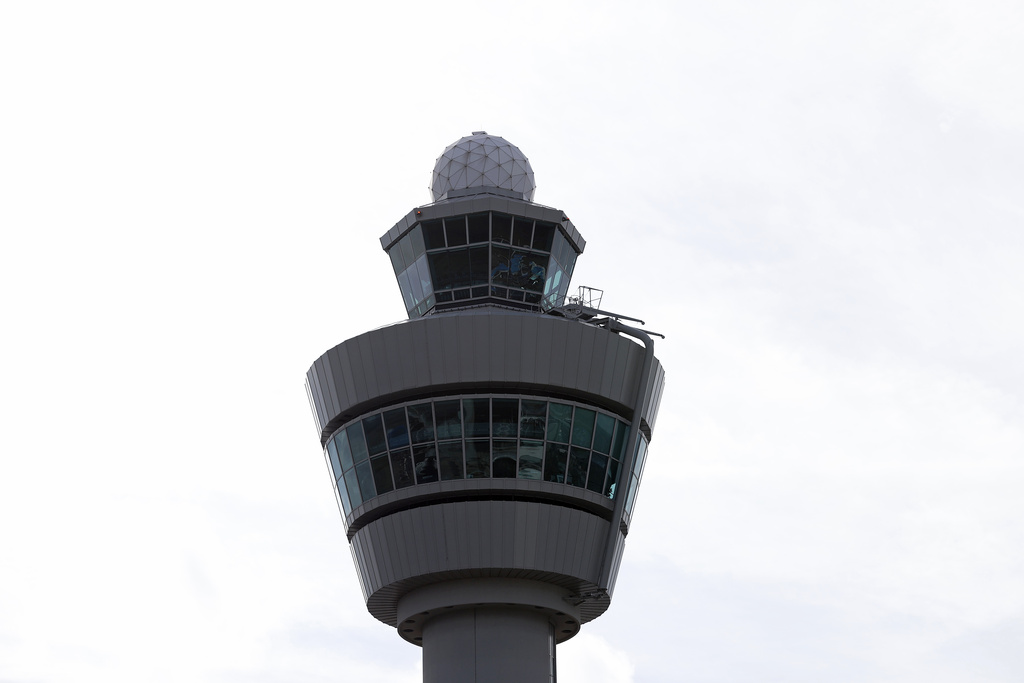 Netherlands: Drone spotted over Amsterdam airport, runway closed