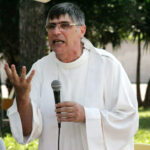 Caivano: bullet delivered to Don Patriciello during Mass, one person arrested