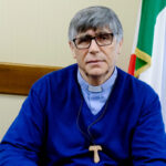 Caivano: bullet fired at Don Patriciello, 75, who was trapped in church a year ago