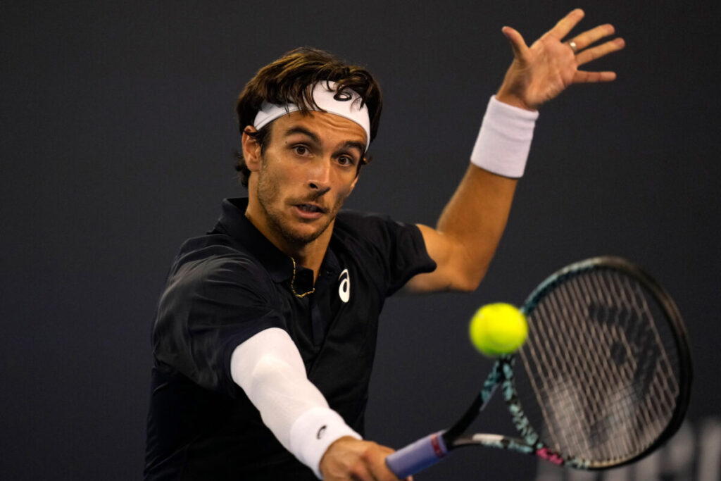 Tennis: ATP Beijing, Musetti beats Mannarino and advances to the quarter-finals