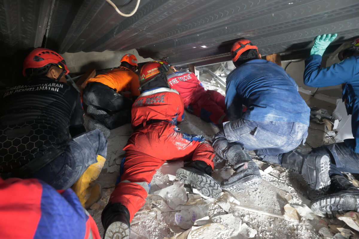 Indonesia: 3 dead in school collapse, around 40 missing