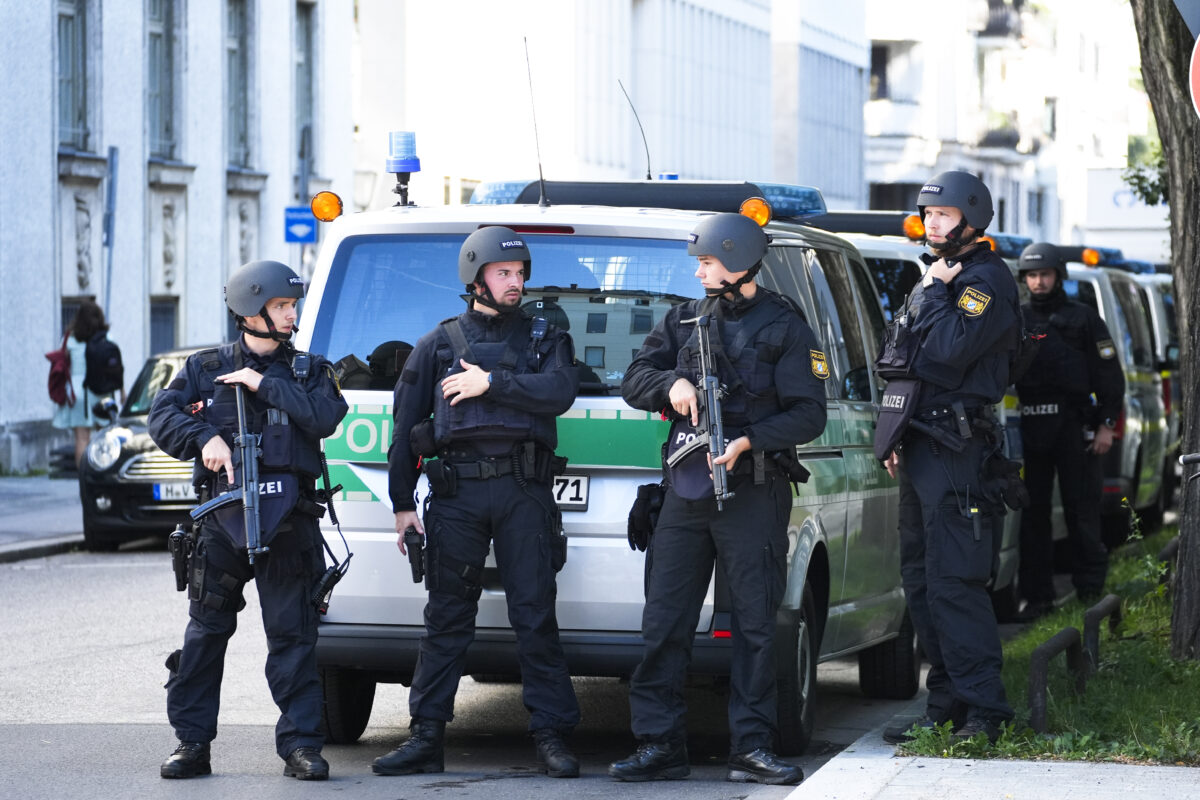 Gunshots and explosions in Munich, at least one dead