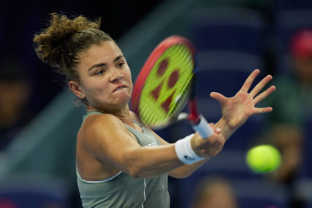 Tennis, WTA Beijing: Paolini fights hard but it’s not enough, Anisimova reaches the semi-finals