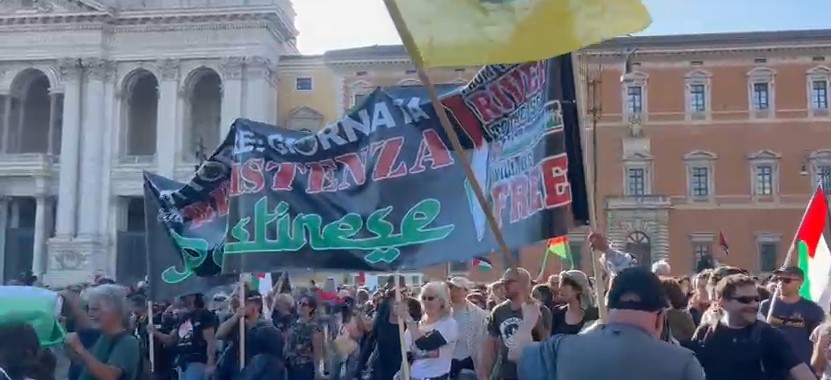 Rome march, banner praises October 7. Chant: “Let’s bomb Tel Aviv”