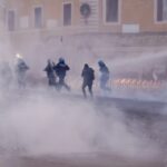 Rome protest: clashes between police and demonstrators at Santa Maria Maggiore. Police charge on Via Merulana