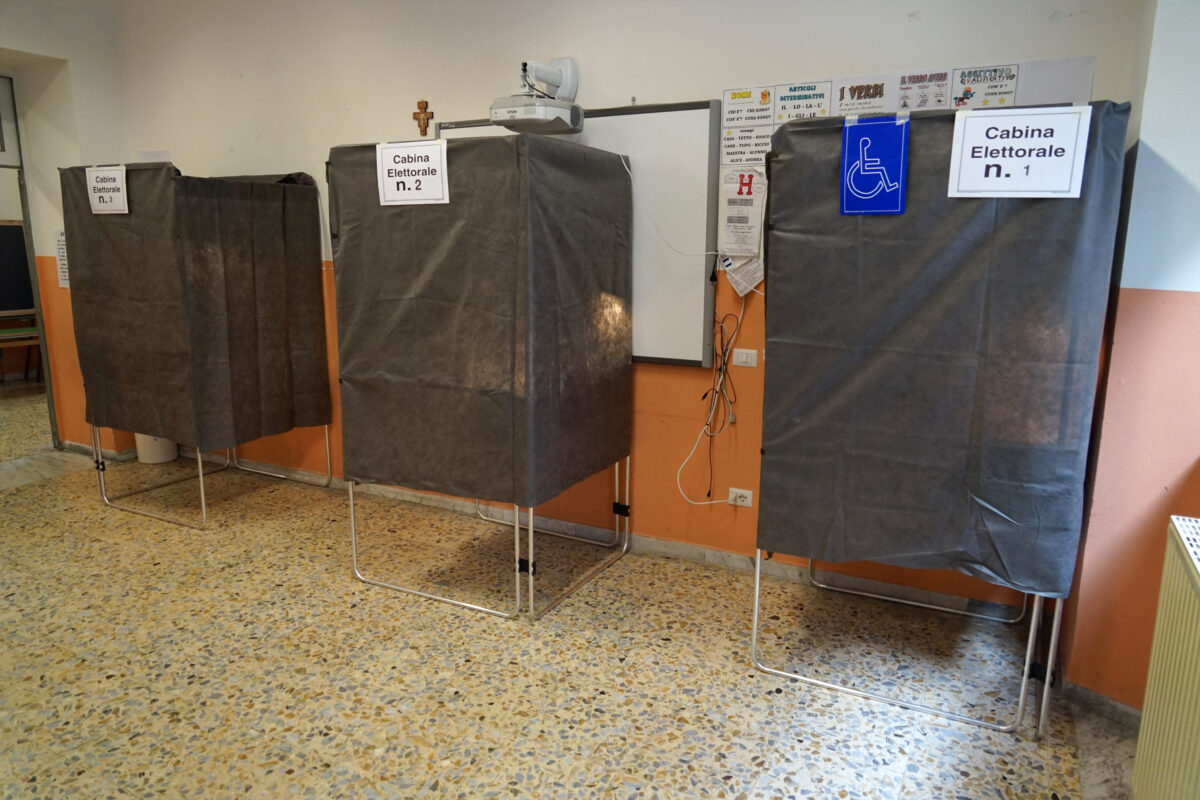 Regional elections: polls open in Calabria