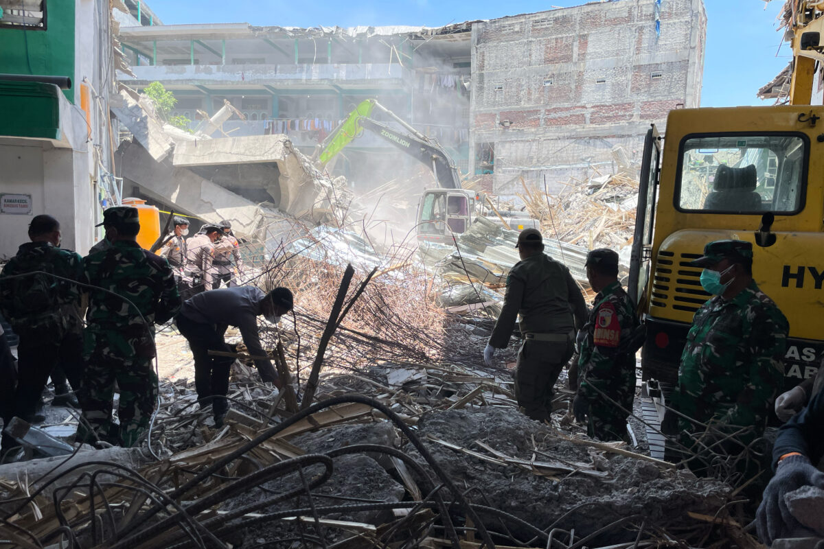 Indonesia: death toll from school collapse rises to 37