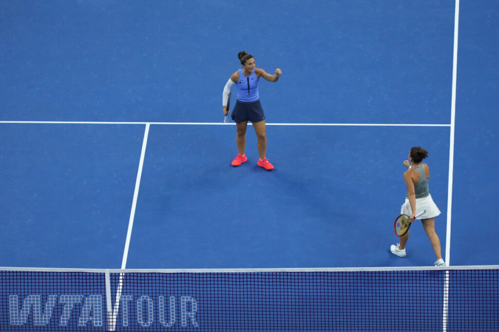 Tennis: WTA Beijing, Errani-Paolini win doubles final