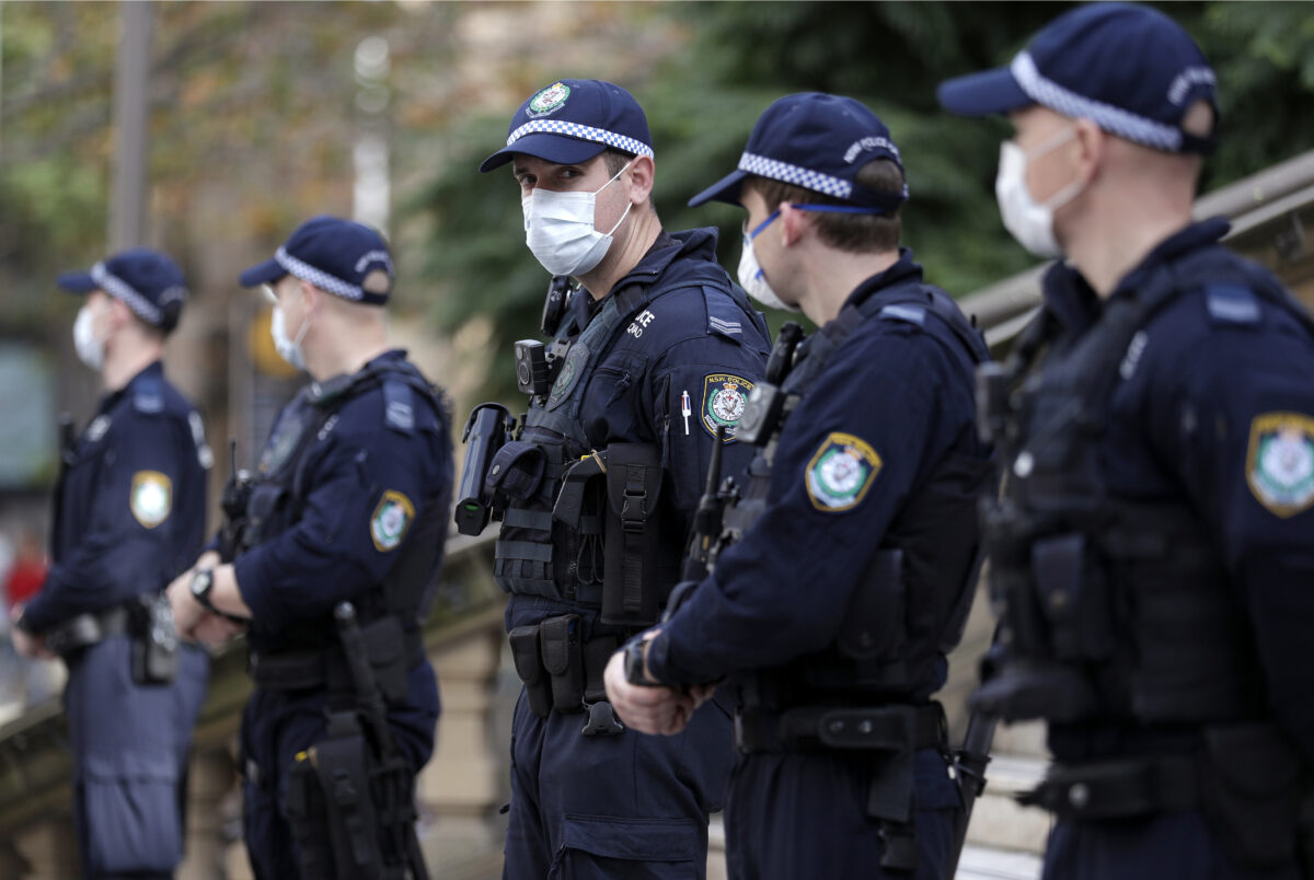 Australia: Armed man opens fire on street in Sydney, several injured