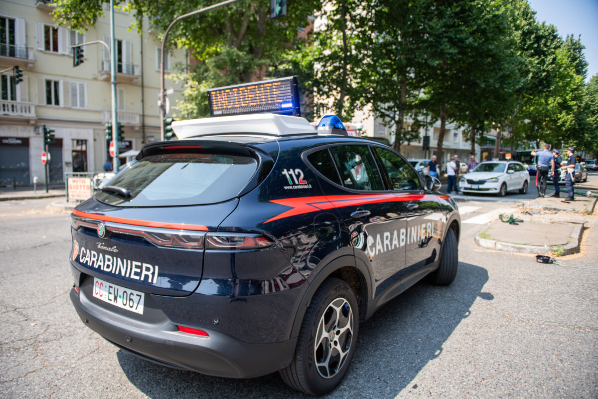Naples: man struck with taser by Carabinieri, dies in ambulance