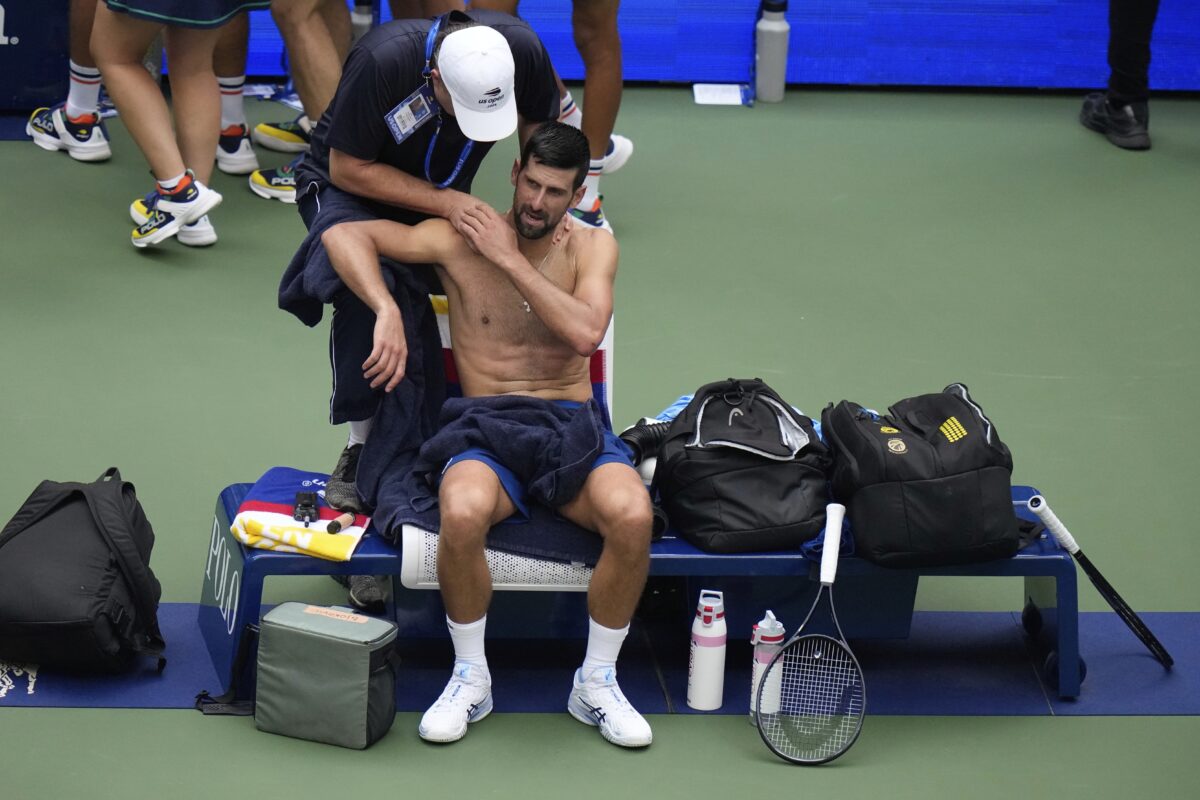 Djokovic exhausted on the court in Shanghai, forced into a third set