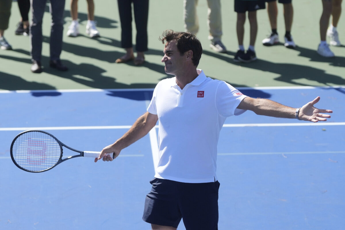 Tennis: Federer returns to the court for an exhibition match in Shanghai Tennis: Federer returns to the court for an exhibition match in Shanghai