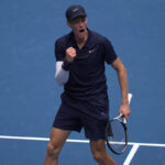 Six Kings Slam: Sinner beats Tsitsipas, semi-final with Djokovic