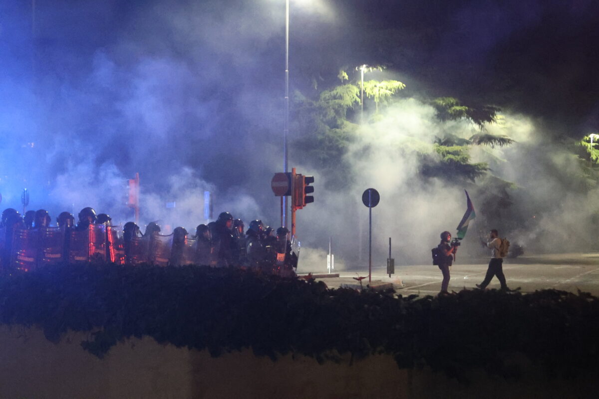 Udine, 13 detained and 2 arrested for clashes at pro-Pal demonstration: 11 officers injured
