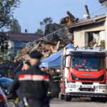 Farmhouse massacre, funerals in Padua: coffins of the carabinieri greeted with applause