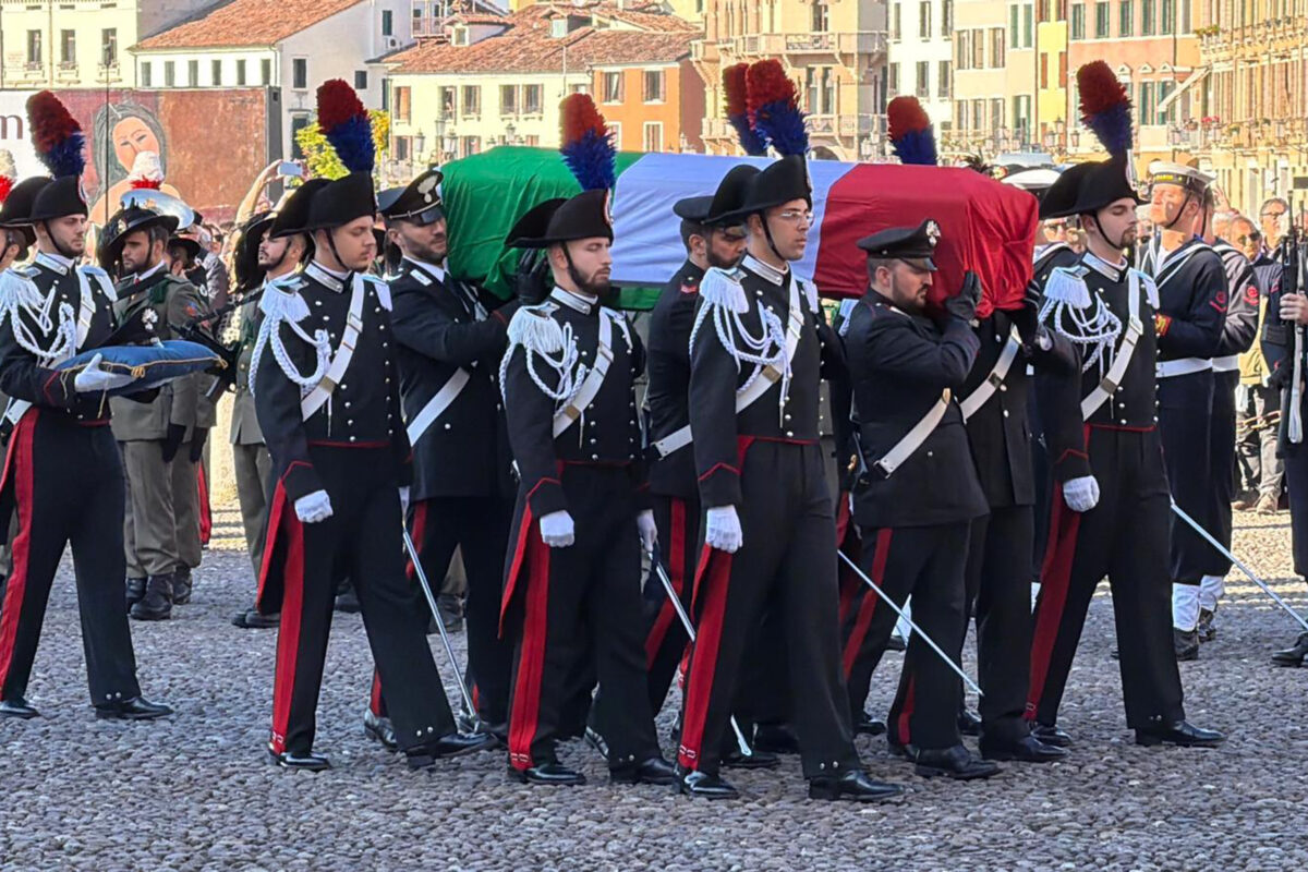 Farmhouse tragedy, funerals of the three Carabinieri in Padua. Monsignor Saba: “Their death is a harsh and incomprehensible event”