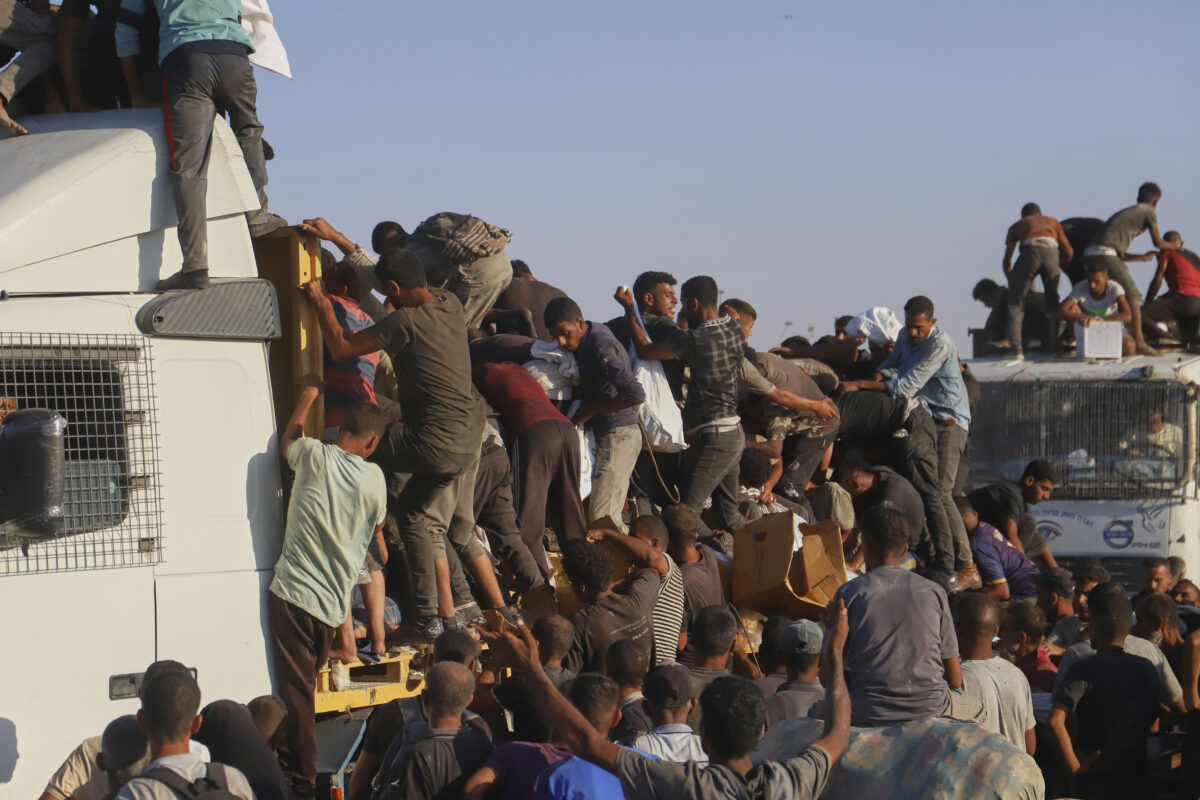 Netanyahu to close border crossings and halt aid to Gaza Netanyahu to close border crossings and halt aid to Gaza