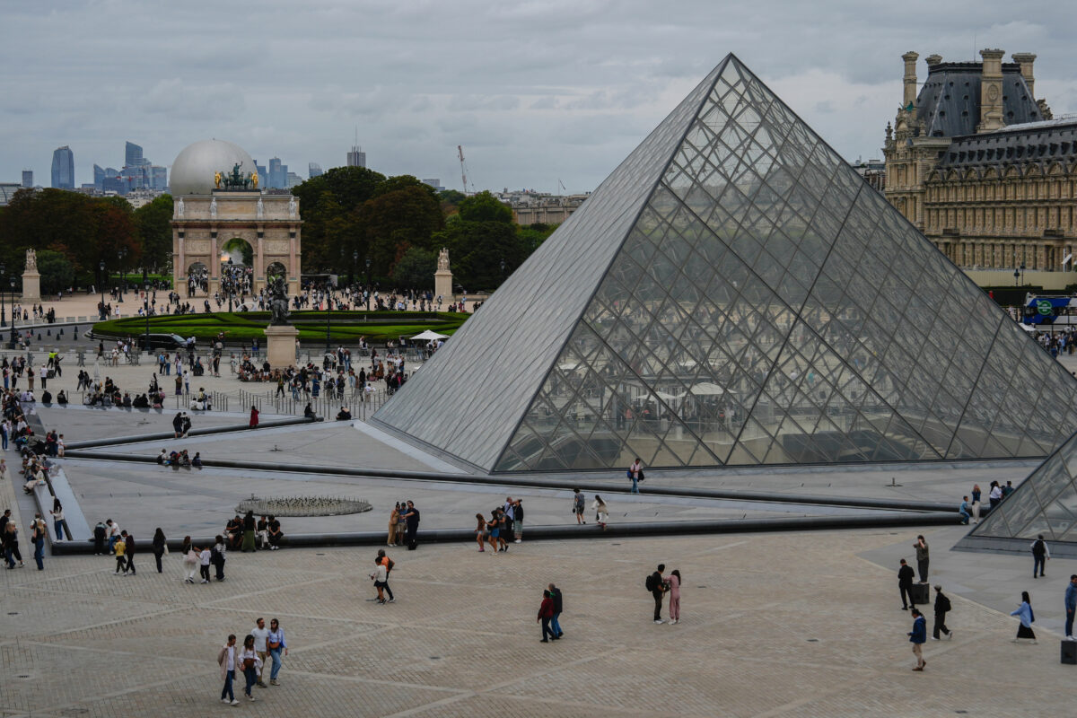 France: robbery at the Louvre, museum closed and police on site France: robbery at the Louvre, museum closed and police on site