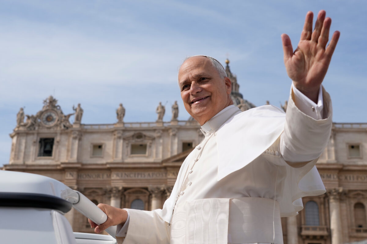 Pope: ‘New saints are not heroes but authentic men and women’ Pope: ‘New saints are not heroes but authentic men and women’