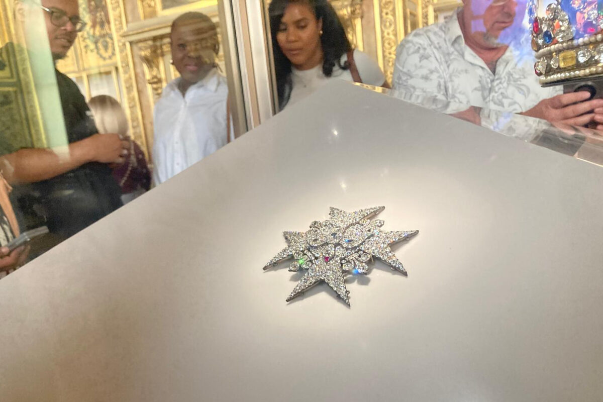 French Ministry of Culture: ‘Eight jewels stolen from the Louvre’ French Ministry of Culture: ‘Eight jewels stolen from the Louvre’