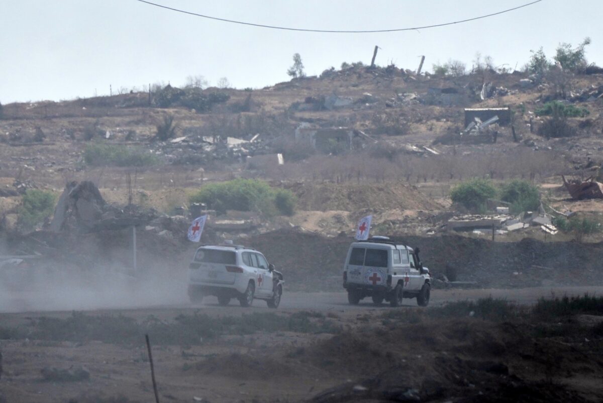 Gaza, IDF: “Red Cross vehicles on their way to receive hostages’ bodies” Gaza, IDF: “Red Cross vehicles on their way to receive hostages’ bodies”