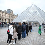 Paris, the Louvre reopens three days after the theft