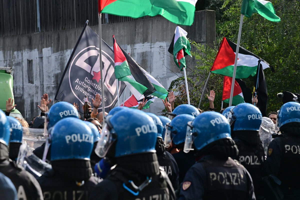 Gaza: clashes between pro-Palestinian demonstrators and police in Turin Gaza: clashes between pro-Palestinian demonstrators and police in Turin