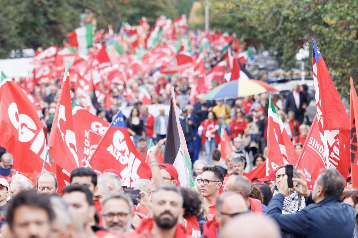 CGIL: trade union, over 200,000 people take to the streets today in Rome CGIL: trade union, over 200,000 people take to the streets today in Rome